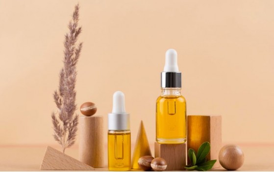 Why Choose Meena Perfumery for High-Quality Carrier Oils?